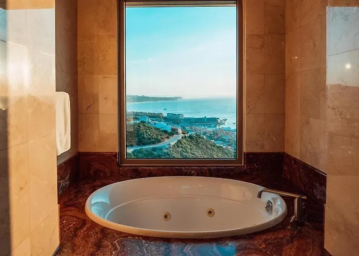 Stunning Diosa De La Luna In Pedregal Villa